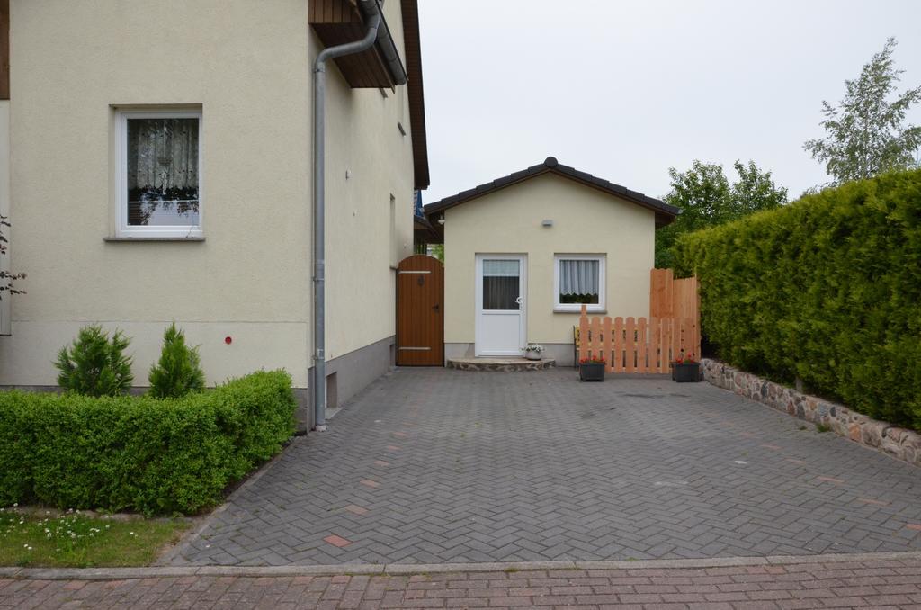 Ferienwohnung Ferienzimmer *Auszeit* Sassnitz Exterior foto